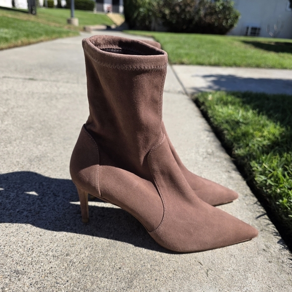 EUC Stuart Weitzman Brown Pointed Toe High Heel Suede Sock Boots Size 7 - Picture 6 of 16